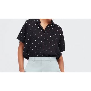 ユニクロ(UNIQLO)のレーヨンプリントブラウス（ドット・半袖）　ユニクロ(シャツ/ブラウス(半袖/袖なし))