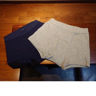 ユニクロ(UNIQLO)のユニクロ　パンツ130cmと靴下(下着)