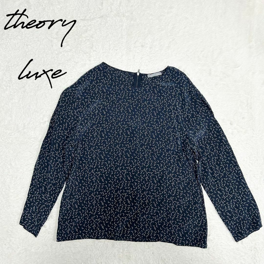 Theory luxe(セオリーリュクス)のtheory luxe ブラウス　シルク100% サイズ40 総柄　ネイビー レディースのトップス(シャツ/ブラウス(長袖/七分))の商品写真