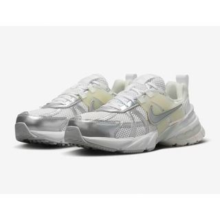 ナイキ(NIKE)のNIKE V2K RUN SILVER 24.5cm ナイキFD0736-104(スニーカー)