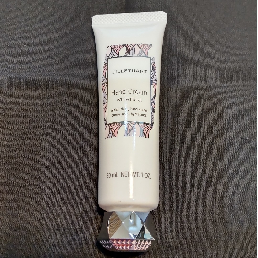JILLSTUART(ジルスチュアート)の未開封✩ジルスチュアート　ハンドクリーム　ホワイトフローラル　30g コスメ/美容のボディケア(ハンドクリーム)の商品写真