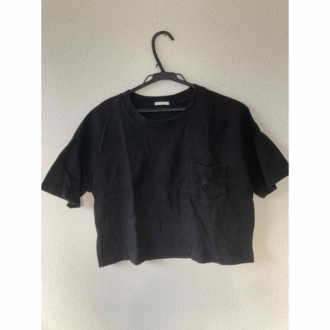 GU(ジーユー)のショート丈　Tシャツ 半袖Tシャツ　レディース　メンズ　黒　S レディースのトップス(Tシャツ(半袖/袖なし))の商品写真