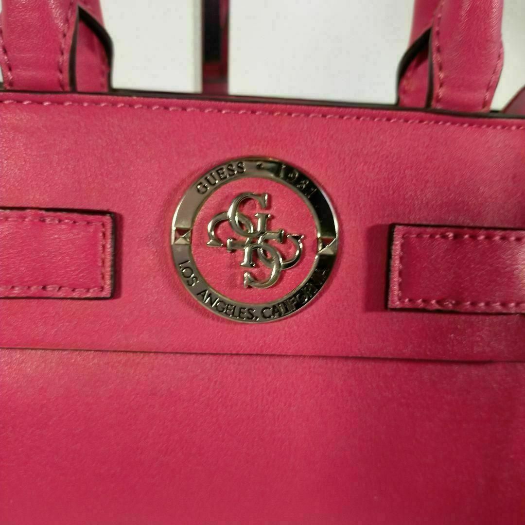 GUESS(ゲス)の【GUESS】ゲス　ショルダーバッグ　✨美品✨ レディースのバッグ(ショルダーバッグ)の商品写真