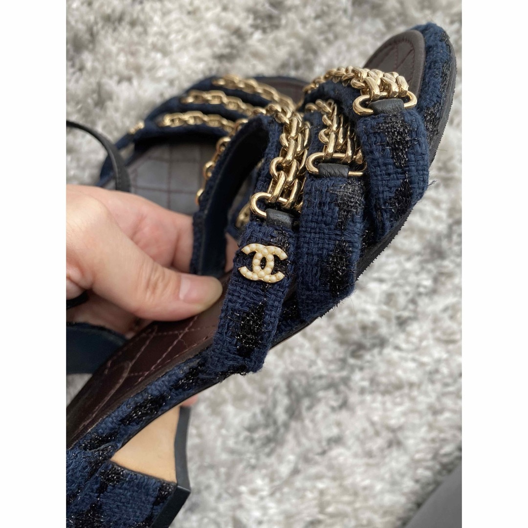 CHANEL(シャネル)のシャネルサンダル　ツイード　ネイビー＋ブラック　36 1/2C 23〜23.5㎝ レディースの靴/シューズ(サンダル)の商品写真