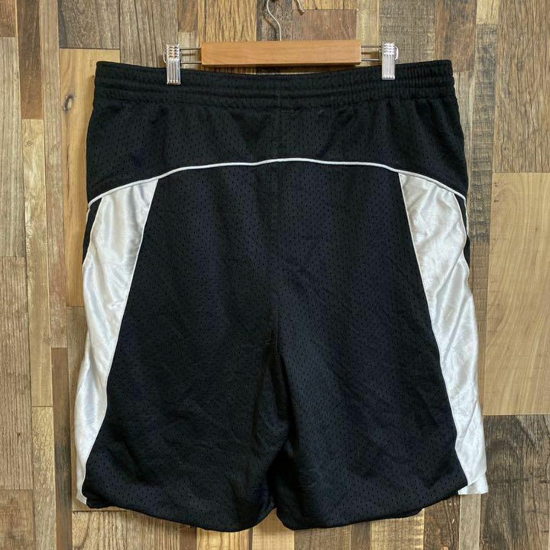 NIKE(ナイキ)のナイキ スウッシュ ロゴ バスパン ハーフ パンツ ブラック US古着 スポーツ メンズのパンツ(ショートパンツ)の商品写真