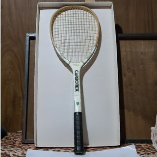 ヨネックス(YONEX)の45年前の　YONEXカーボネックス軟式ソフトテニスラケットホワイト 木製(テニス)