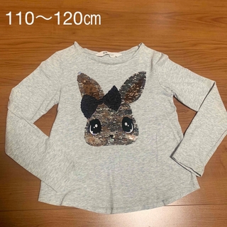 エイチアンドエム(H&M)のH&M  スパンコールトップス ウサギ 110〜120㎝(Tシャツ/カットソー)