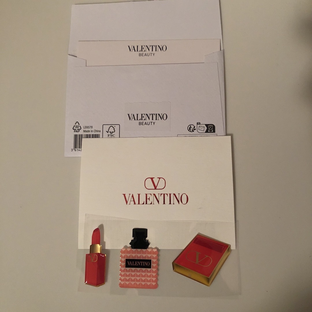 VALENTINO(ヴァレンティノ)のVALENTINO Beauty stickers インテリア/住まい/日用品の文房具(シール)の商品写真