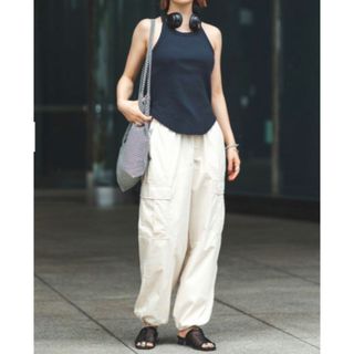 ユニクロ(UNIQLO)の今季　UNIQLO ユニクロ　イージーカーゴパンツ　ナチュラル　M(ワークパンツ/カーゴパンツ)