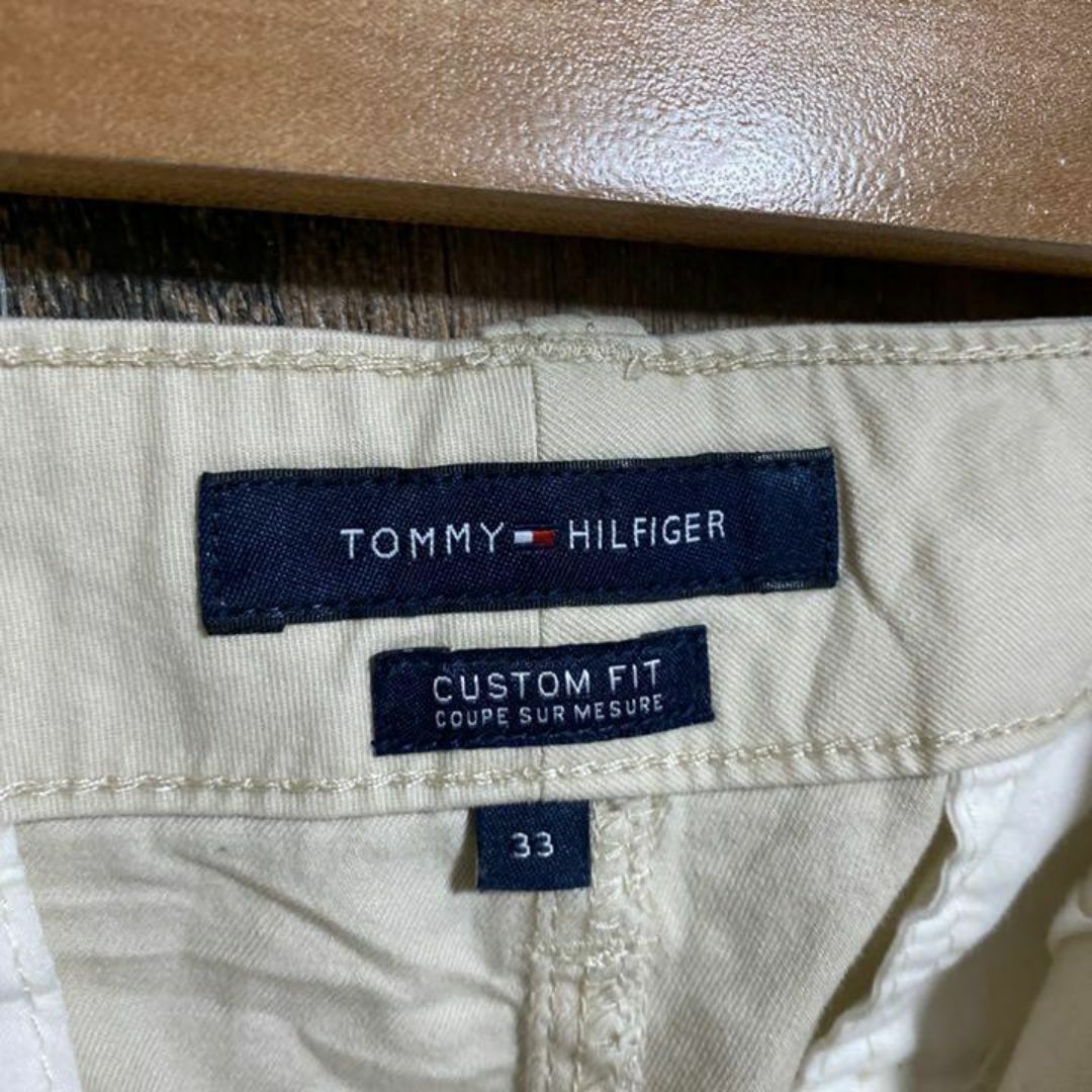 TOMMY HILFIGER(トミーヒルフィガー)のトミーヒルフィガー グレージュ カーゴパンツ ハーフパンツ ロゴUSA古着 メンズのパンツ(ショートパンツ)の商品写真