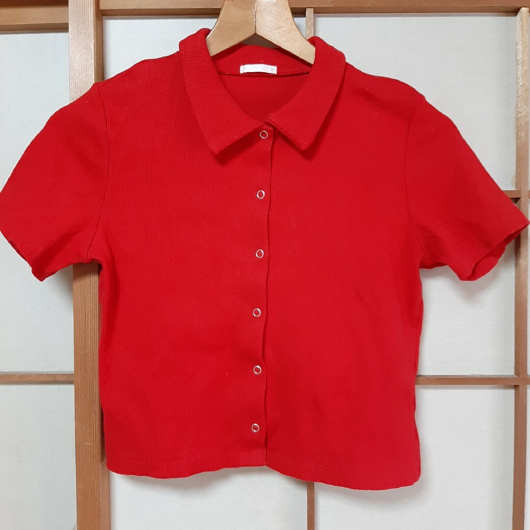 GU(ジーユー)のGU 赤半袖シャツM レディースのトップス(シャツ/ブラウス(半袖/袖なし))の商品写真
