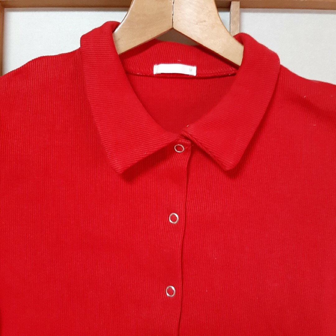 GU(ジーユー)のGU 赤半袖シャツM レディースのトップス(シャツ/ブラウス(半袖/袖なし))の商品写真