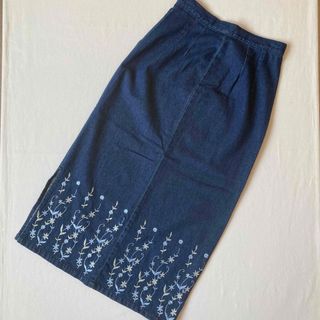 デニムロングスカート/お花の刺繍/ブルー濃いめ/ウエイト64/Mサイズ(ロングスカート)