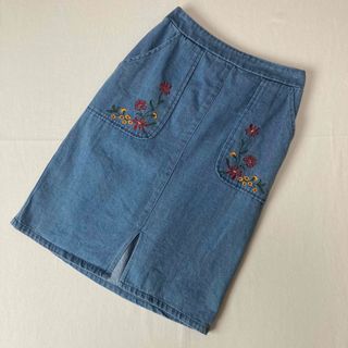 デニム膝丈スカート/お花の刺繍/ライトブルー/ウエイト64〜70/Mサイズ(ひざ丈スカート)