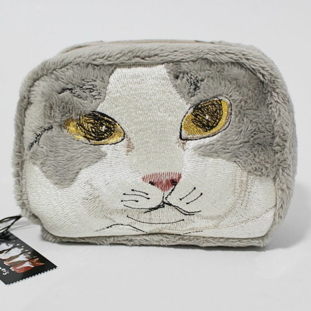 Manhattaner's(マンハッタナーズ)の新品 マンハッタナーズ 猫ちゃん刺繍 さらフワもこボアポーチ「フェデリコ」 レディースのファッション小物(ポーチ)の商品写真