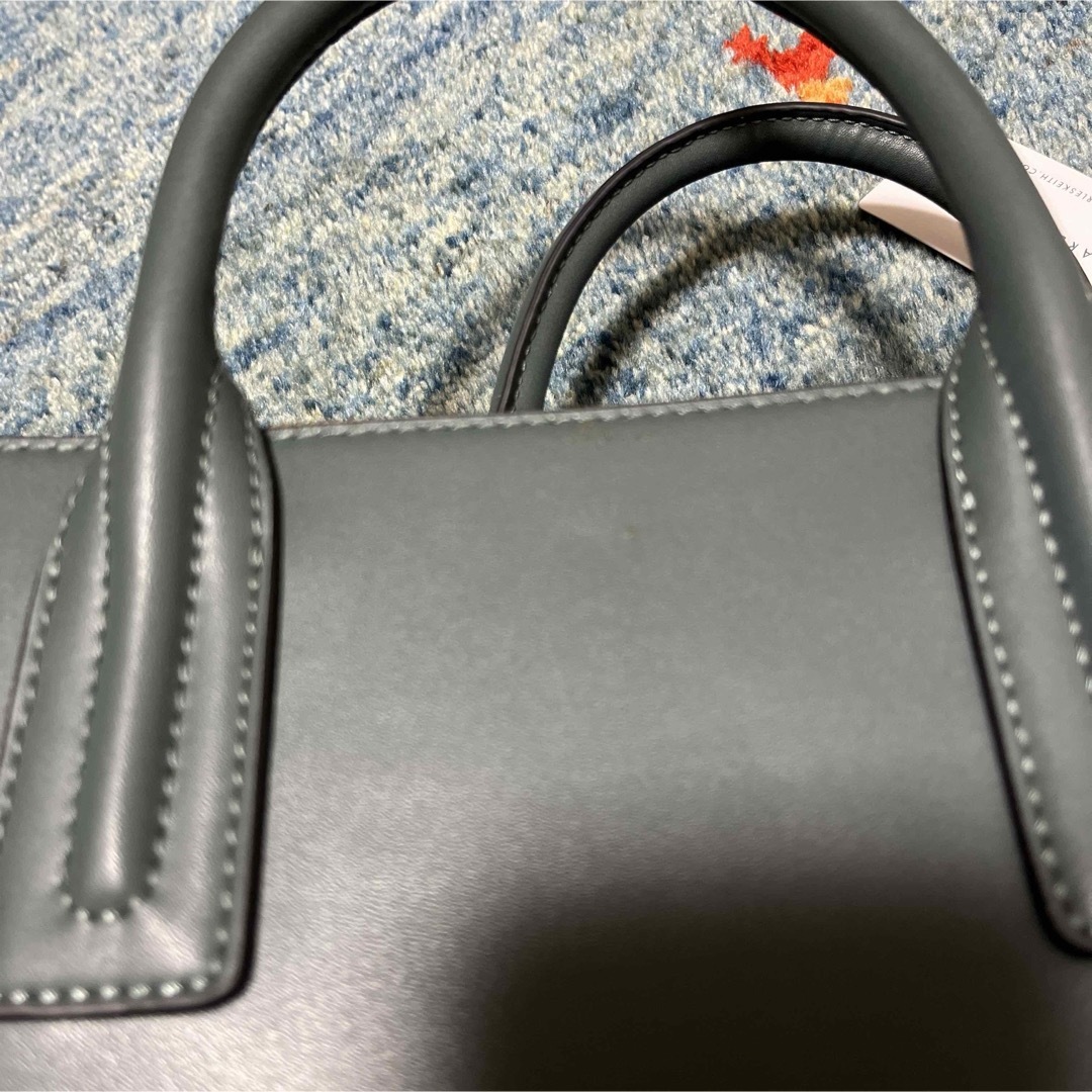 Charles and Keith(チャールズアンドキース)の【新品】チャールズアンドキース charles ＆ keith バッグ レディースのバッグ(ハンドバッグ)の商品写真