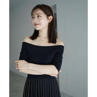 アニュアンス(ánuans)の【新品未開封】　Off shoulder Pleats knit dress(ロングワンピース/マキシワンピース)