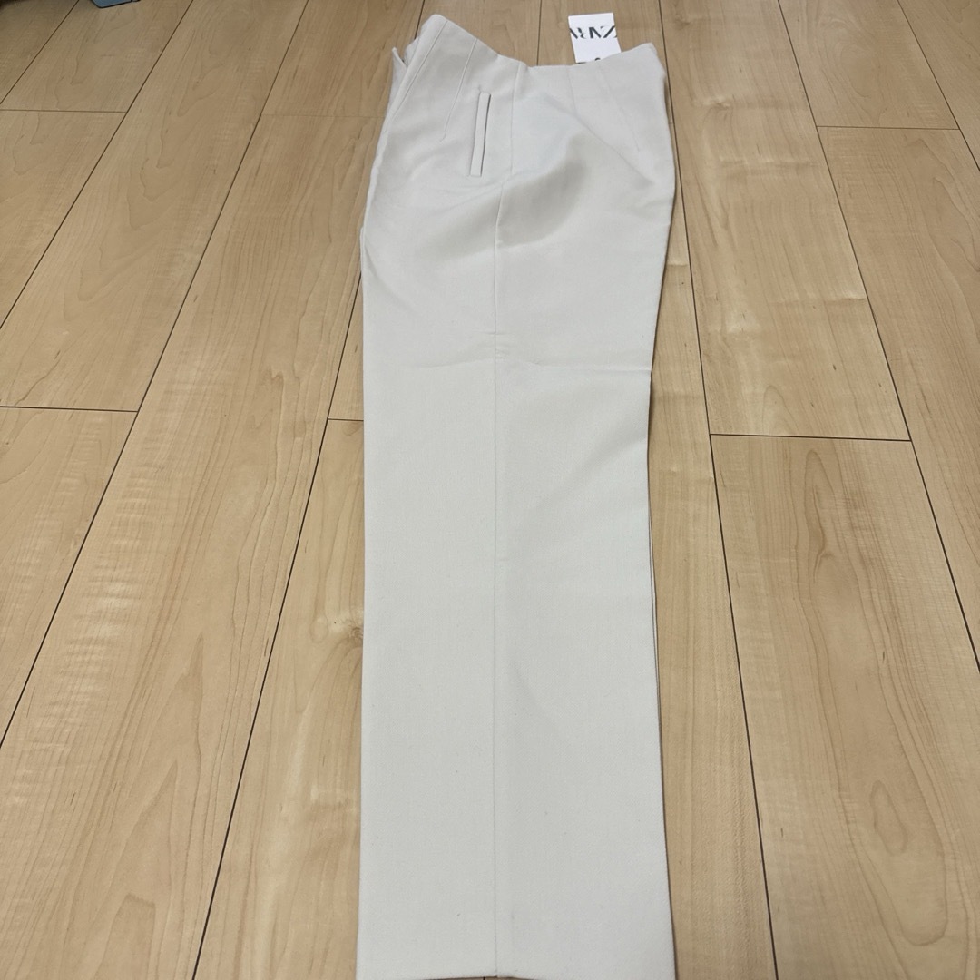 ZARA(ザラ)のパンツ　スラックス レディースのパンツ(カジュアルパンツ)の商品写真