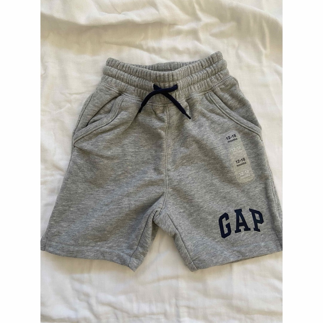 babyGAP(ベビーギャップ)のGAPロゴ プルオン スウェット ショートパンツ セット  キッズ/ベビー/マタニティのベビー服(~85cm)(パンツ)の商品写真
