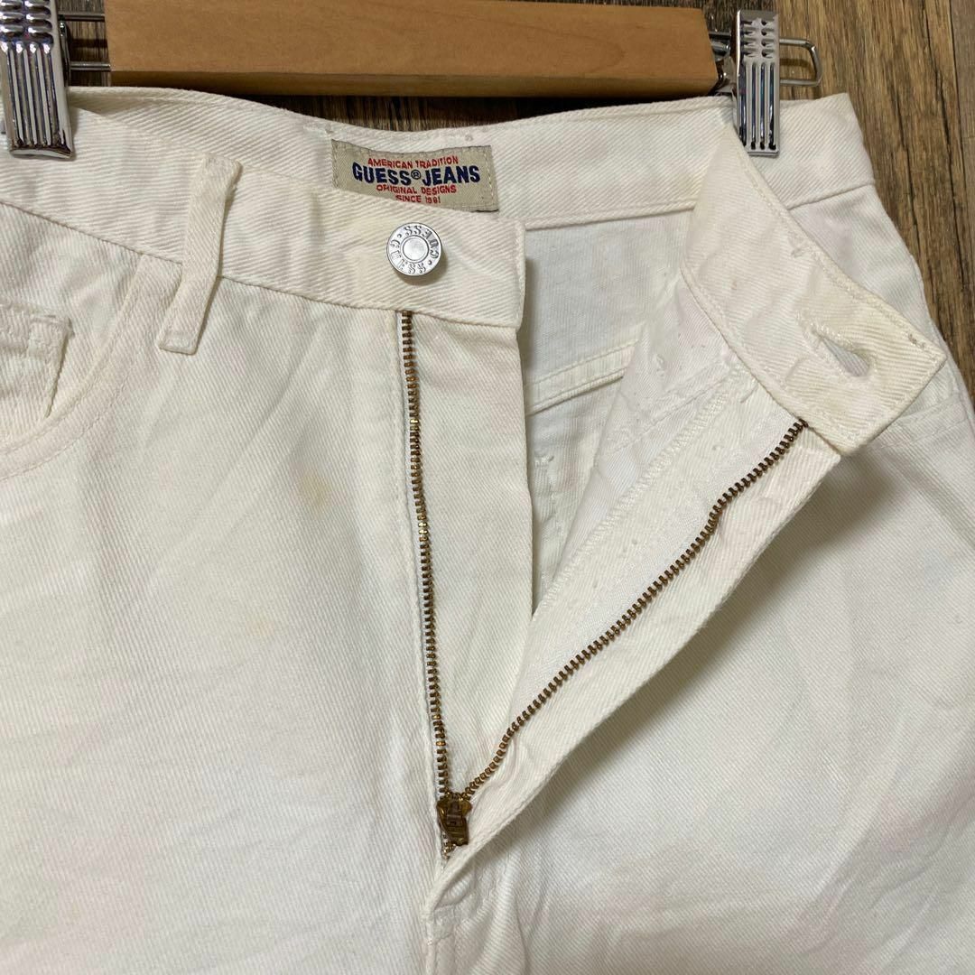 GUESS(ゲス)のゲス メンズ ハーフ M 白 ホワイト ロゴ チノパンツ USA古着 90s メンズのパンツ(ショートパンツ)の商品写真