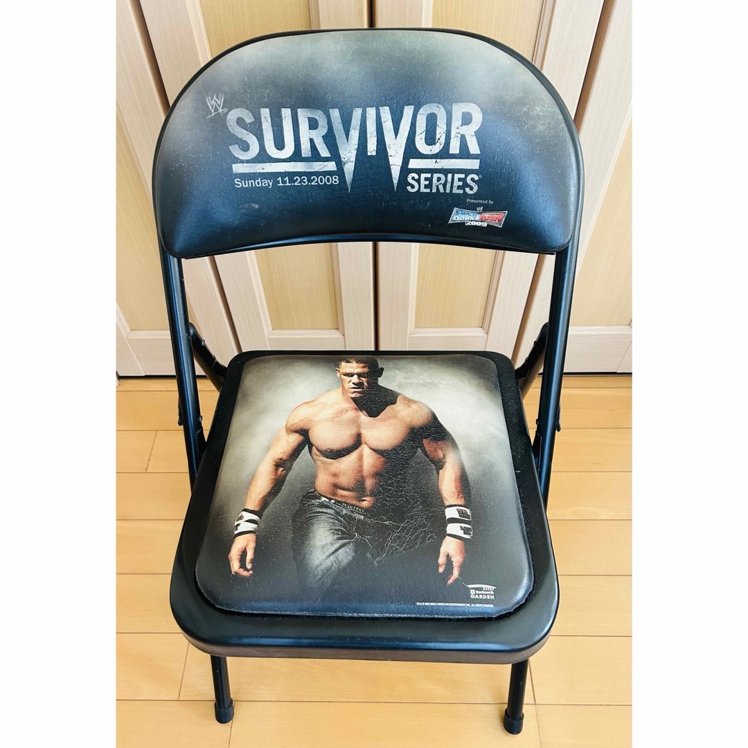 【激レア！】WWE サバイバーシリーズ2008 大会記念 非売品 パイプイス  スポーツ/アウトドアのスポーツ/アウトドア その他(格闘技/プロレス)の商品写真