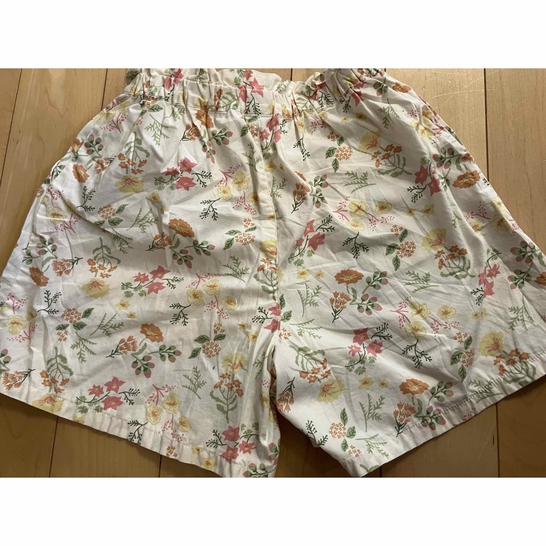 UNIQLO(ユニクロ)のユニクロ　花柄　ショートパンツ  140 キッズ/ベビー/マタニティのキッズ服女の子用(90cm~)(パンツ/スパッツ)の商品写真