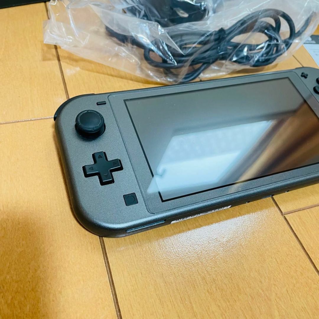 Nintendo Switch(ニンテンドースイッチ)の【新品同様品】Nintendo Switch Lite ディアルガ・パルキア エンタメ/ホビーのゲームソフト/ゲーム機本体(家庭用ゲーム機本体)の商品写真