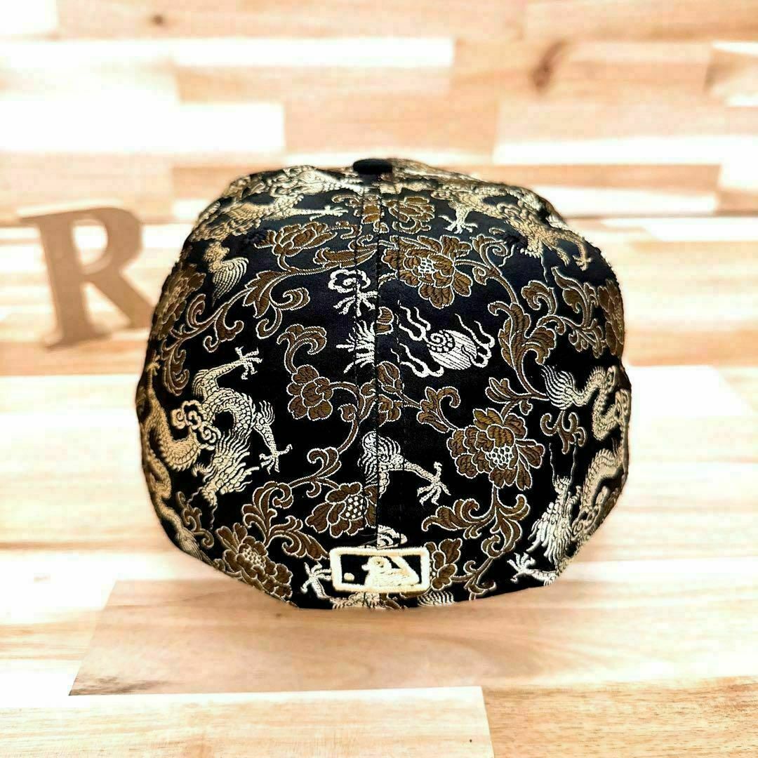 NEW ERA(ニューエラー)の激レア【ニューエラ×ニューヨークヤンキース】金龍 和柄 キャップ 総柄 金×黒 メンズの帽子(キャップ)の商品写真