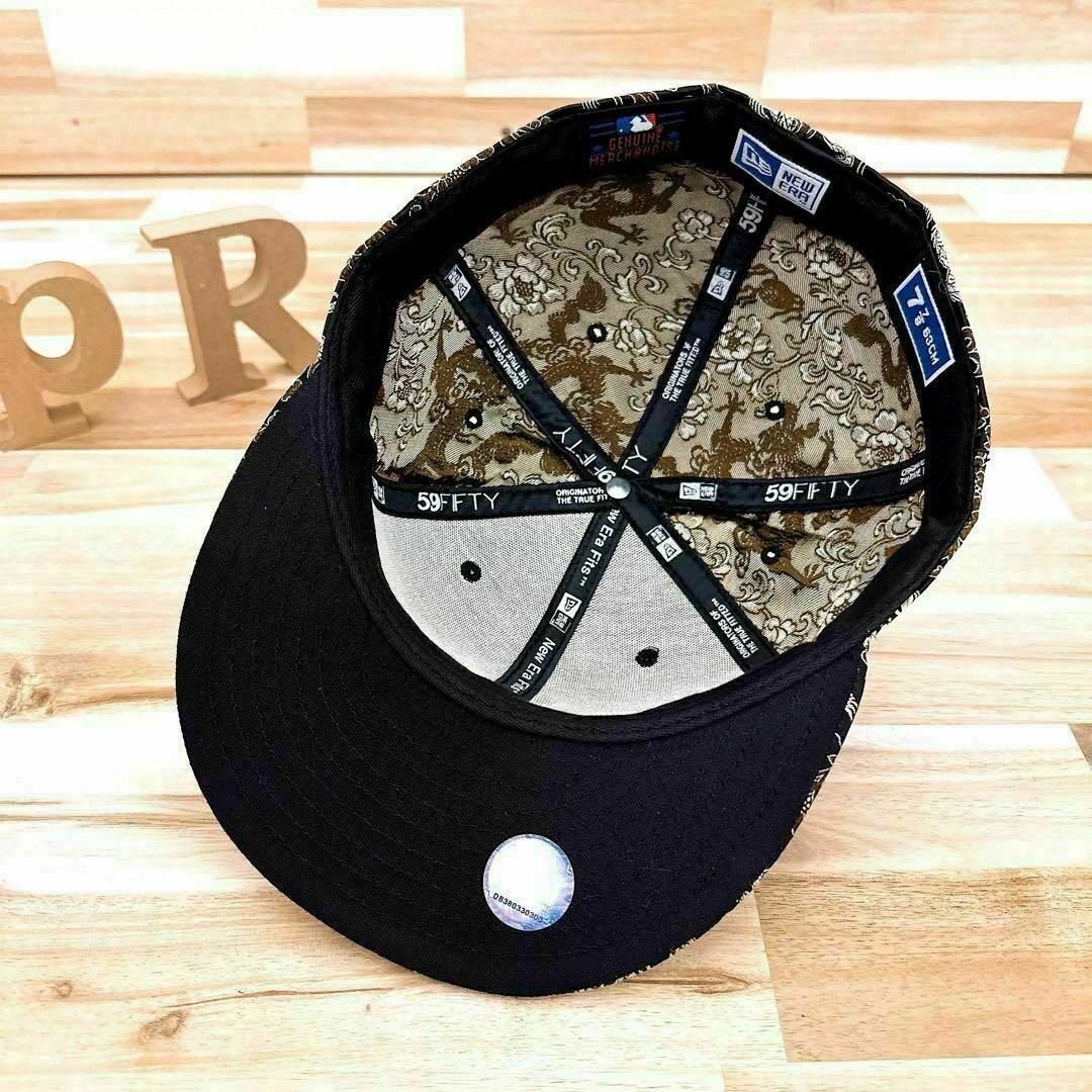 NEW ERA(ニューエラー)の激レア【ニューエラ×ニューヨークヤンキース】金龍 和柄 キャップ 総柄 金×黒 メンズの帽子(キャップ)の商品写真