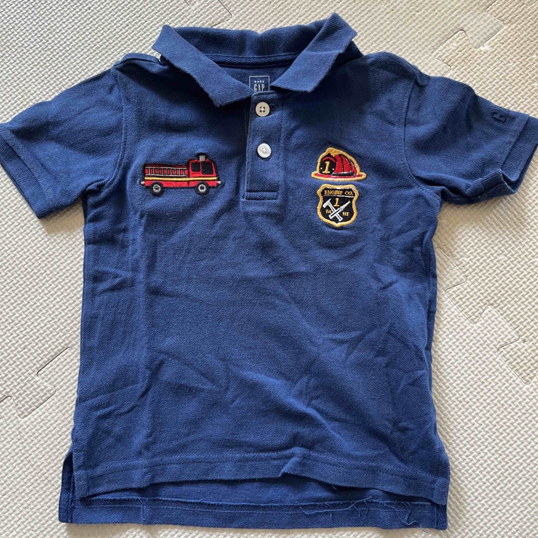 babyGAP(ベビーギャップ)のbabyGAP ポロシャツ 消防車 キッズ/ベビー/マタニティのキッズ服男の子用(90cm~)(Tシャツ/カットソー)の商品写真