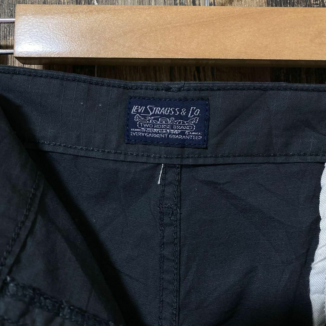 Levi's(リーバイス)のリーバイス メンズ ハーフ ブラック 44 2XL カーゴ パンツ USA古着 メンズのパンツ(ショートパンツ)の商品写真