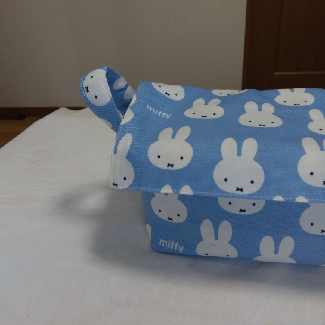 miffy(ミッフィー)の【ハンドメイド】ミッフィー柄蓋付き布バスケットSサイズ ハンドメイドの生活雑貨(雑貨)の商品写真