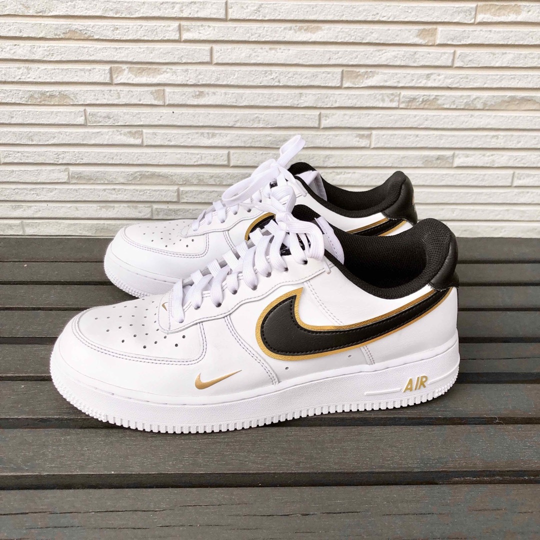 NIKE(ナイキ)の美品 NIKE AIR FORCE 1 ' 07 LV8 ナイキ エア フォース メンズの靴/シューズ(スニーカー)の商品写真