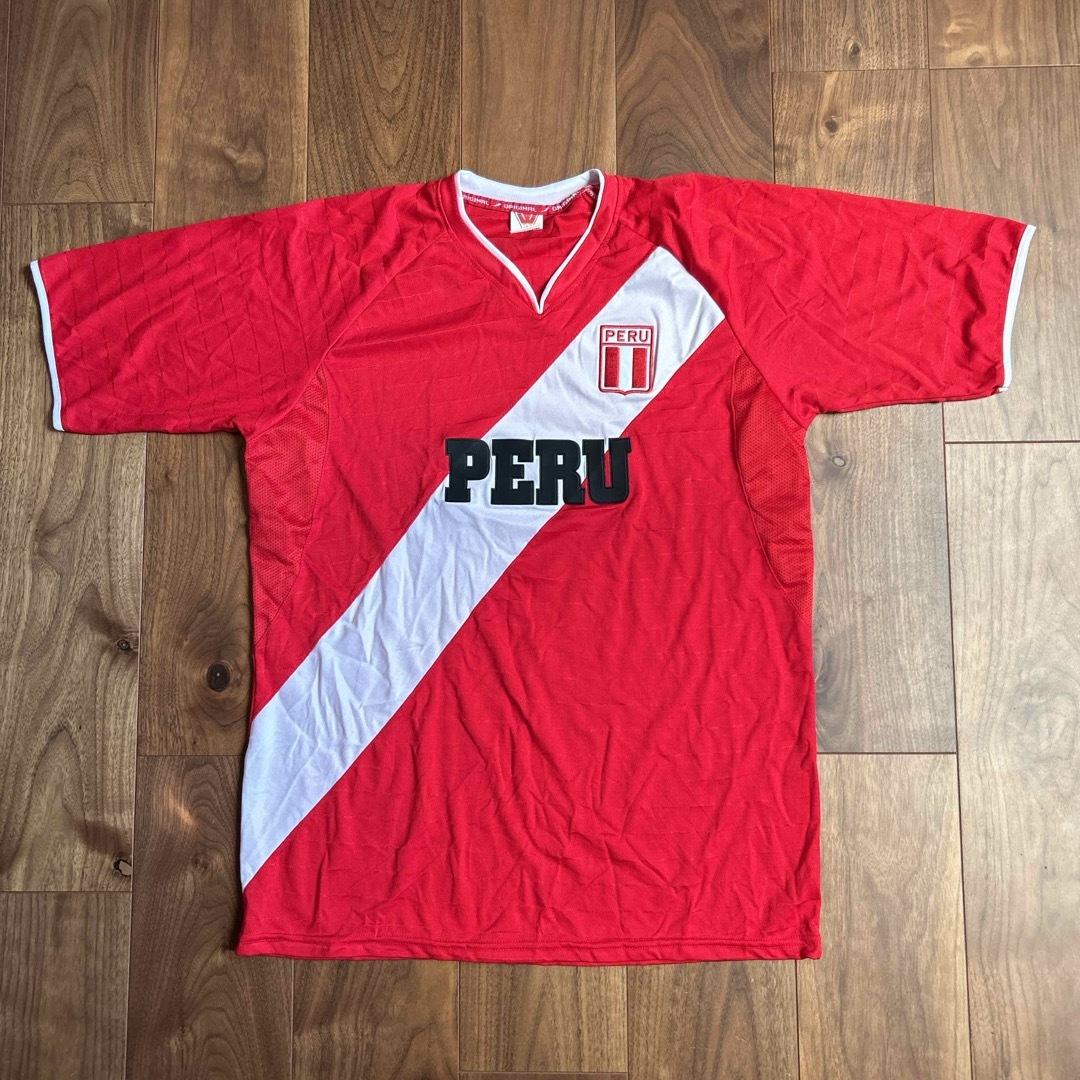 ペルー代表🇵🇪　サッカー　ユニフォーム スポーツ/アウトドアのサッカー/フットサル(ウェア)の商品写真