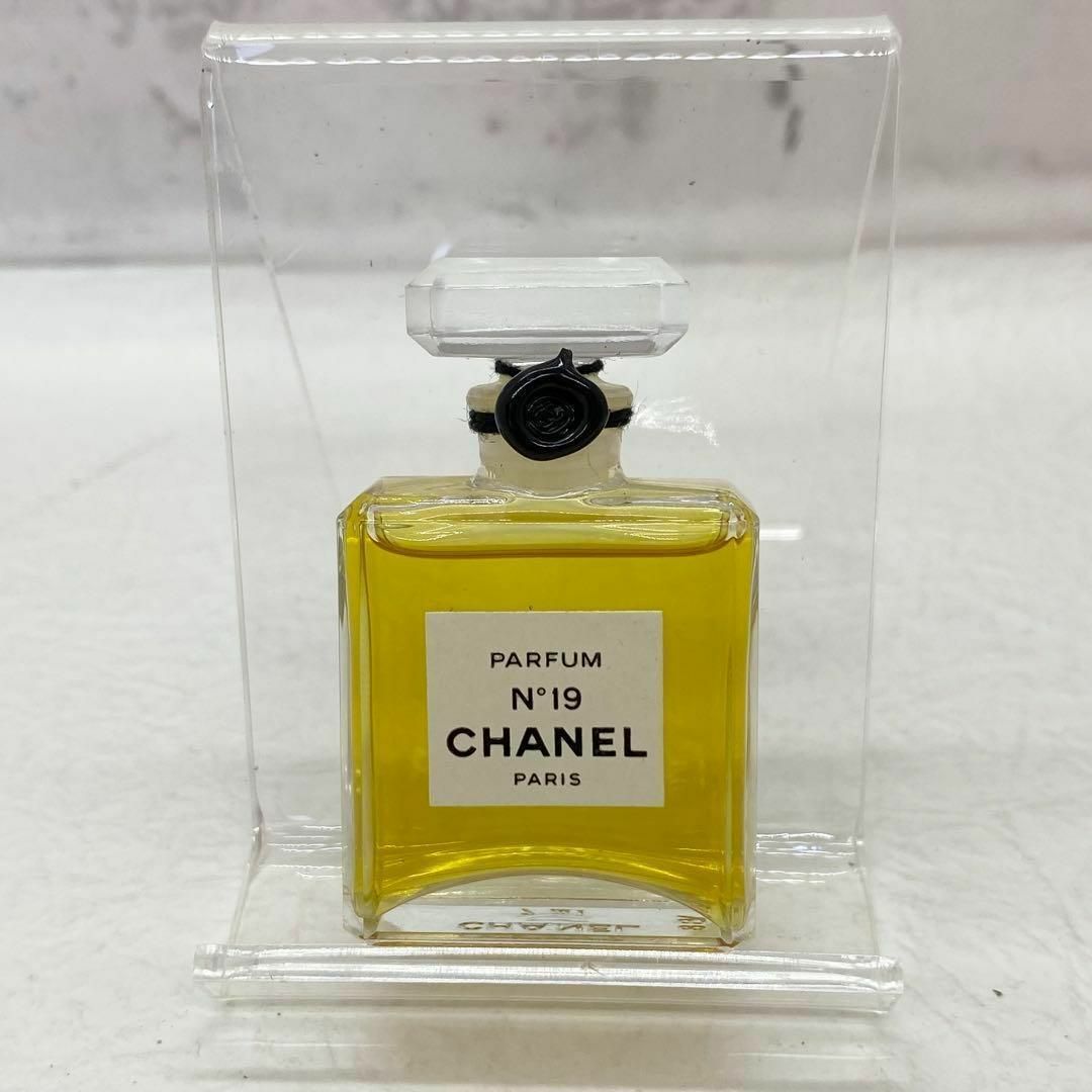 CHANEL(シャネル)のCHANEL N°19 香水 7ml    ルイフェロー   AVON 50ML コスメ/美容の香水(香水(女性用))の商品写真