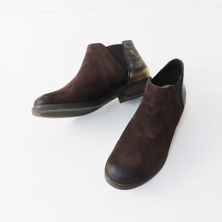 クラークス Clarks ポルトガル製 スエードレザー カカト切替 サイドゴア ショートブーツ 24cm/モカ ダークブラウン【2400013810678】