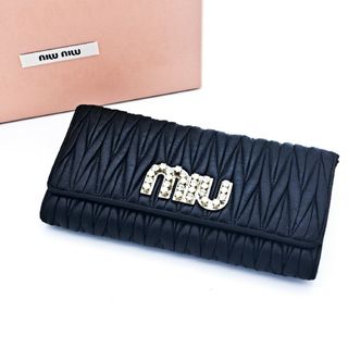 ミュウミュウ(miumiu)のmiu miu【最高級美品】マトラッセレザーマトラッセビジュー5MH109(財布)