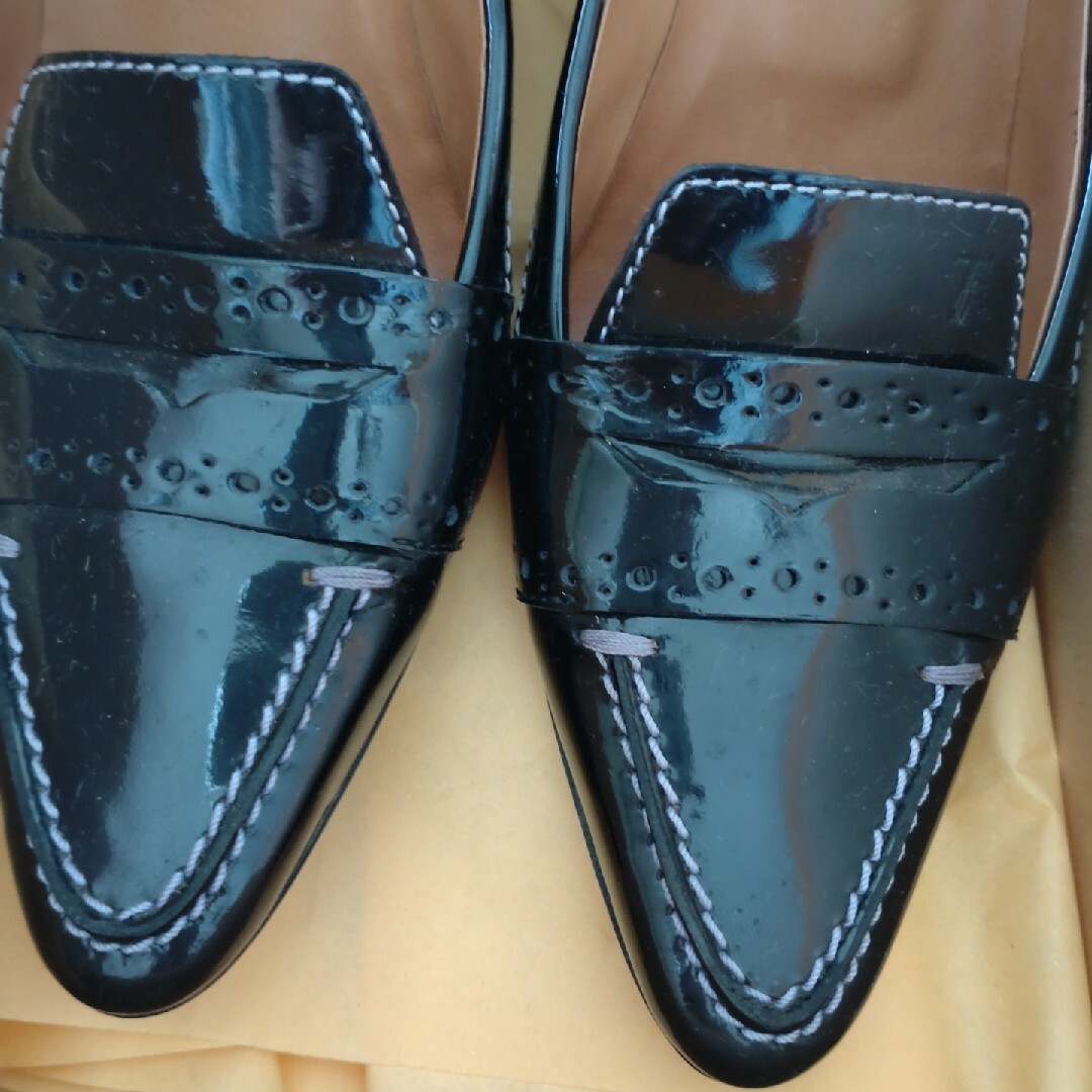 TOD'S(トッズ)のTOD'S　エナメルパンプス　黒 レディースの靴/シューズ(ハイヒール/パンプス)の商品写真