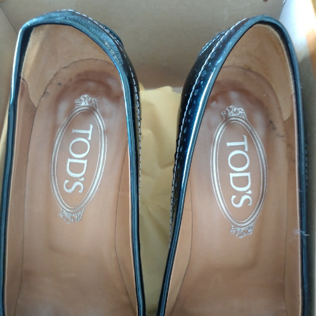 TOD'S(トッズ)のTOD'S　エナメルパンプス　黒 レディースの靴/シューズ(ハイヒール/パンプス)の商品写真