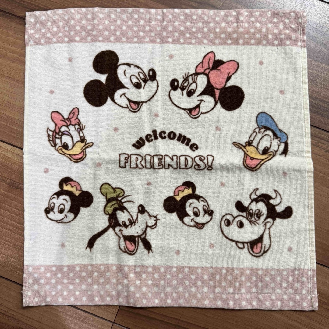 Disney(ディズニー)のディズニー　35×35 ハンドタオル エンタメ/ホビーのアニメグッズ(タオル)の商品写真