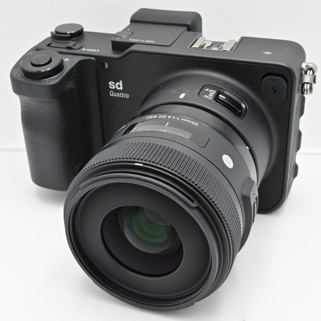 SIGMA ミラーレス一眼 sd Quattro & Art 30mm F1.4 スマホ/家電/カメラのカメラ(ミラーレス一眼)の商品写真