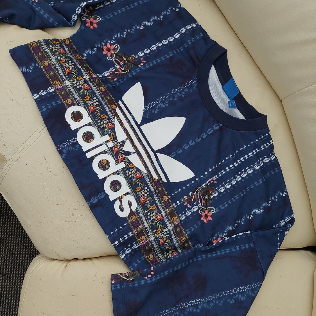 adidas(アディダス)のアディダス　ショート丈トップス レディースのトップス(カットソー(長袖/七分))の商品写真