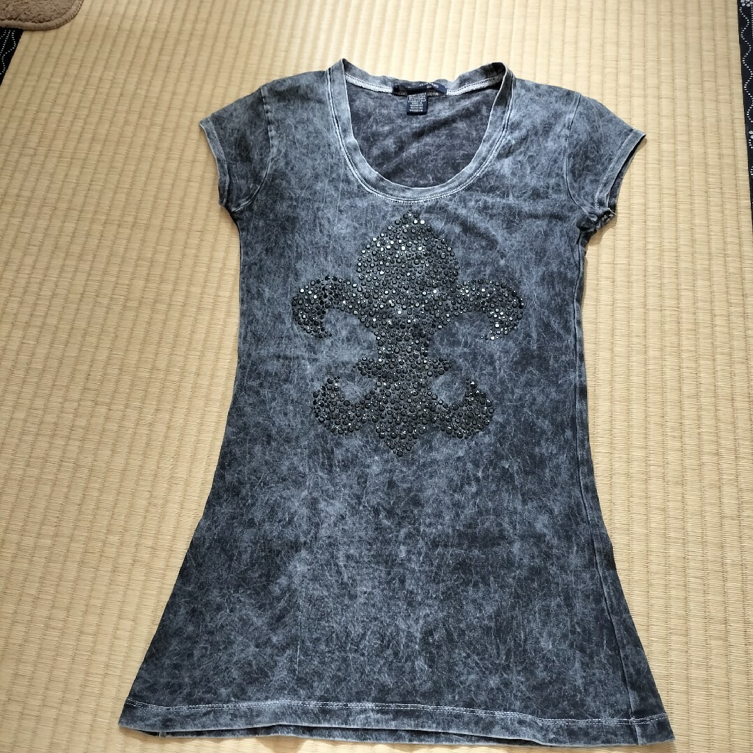 スタッズ　TシャツM レディースのトップス(Tシャツ(半袖/袖なし))の商品写真