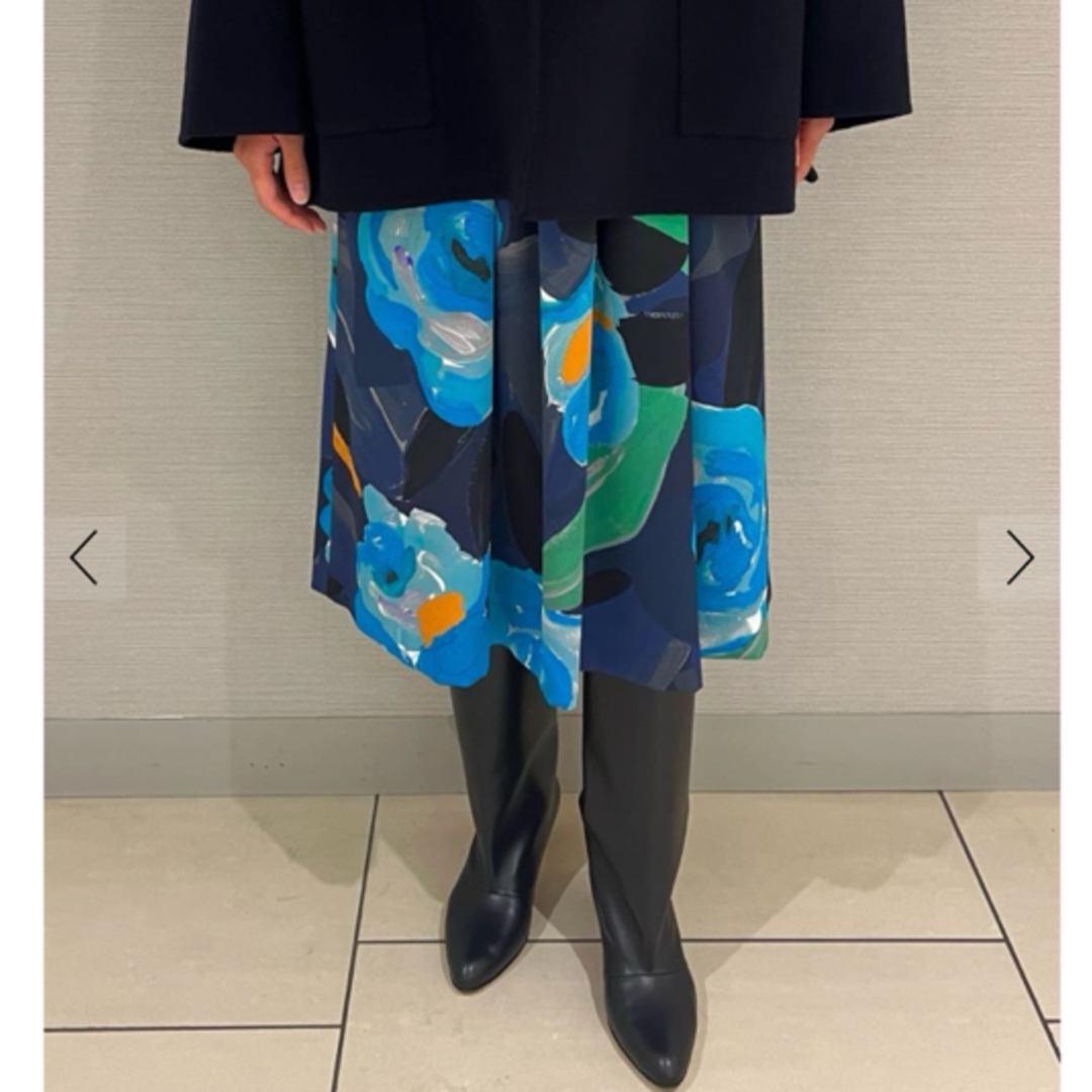 TOMORROWLAND(トゥモローランド)のトゥモローランド　ダブルフラワープリント ランダムタックフレアスカート レディースのスカート(ロングスカート)の商品写真