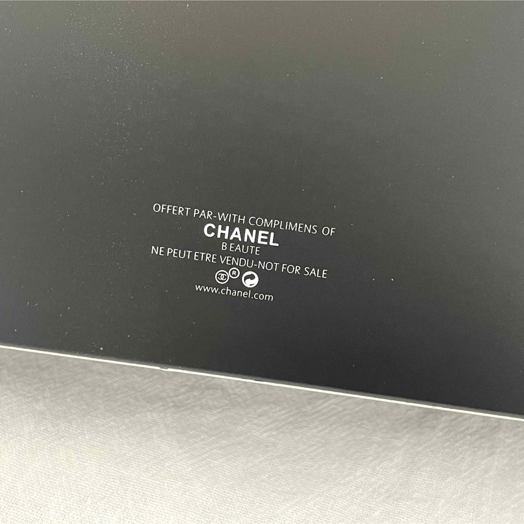 CHANEL(シャネル)の新品 CHANEL シャネルノベルティ 黒 非売品 化粧ポーチ ブラック小物入れ レディースのファッション小物(ポーチ)の商品写真