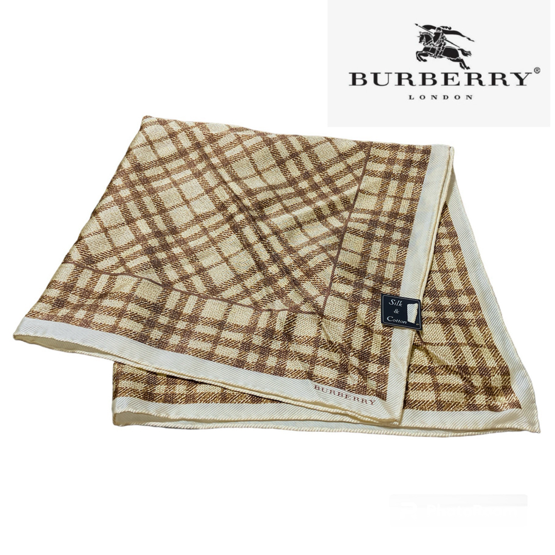 BURBERRY(バーバリー)の使用♪ バーバリー　シルクスカーフ　BURBERRY ノバチェック　56×56 レディースのファッション小物(バンダナ/スカーフ)の商品写真