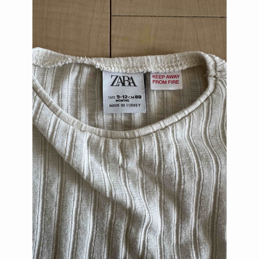 ZARA(ザラ)のZARAセット売り80 キッズ/ベビー/マタニティのキッズ服女の子用(90cm~)(Tシャツ/カットソー)の商品写真