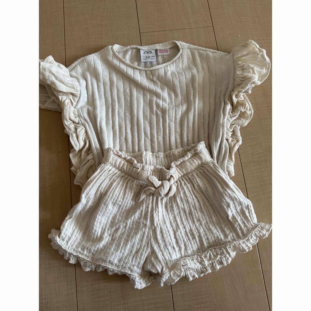 ZARA(ザラ)のZARAセット売り80 キッズ/ベビー/マタニティのキッズ服女の子用(90cm~)(Tシャツ/カットソー)の商品写真