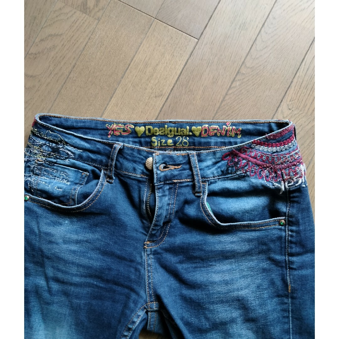 DESIGUAL(デシグアル)のデシグアル　ジーンズ　サイズ28 レディースのパンツ(デニム/ジーンズ)の商品写真