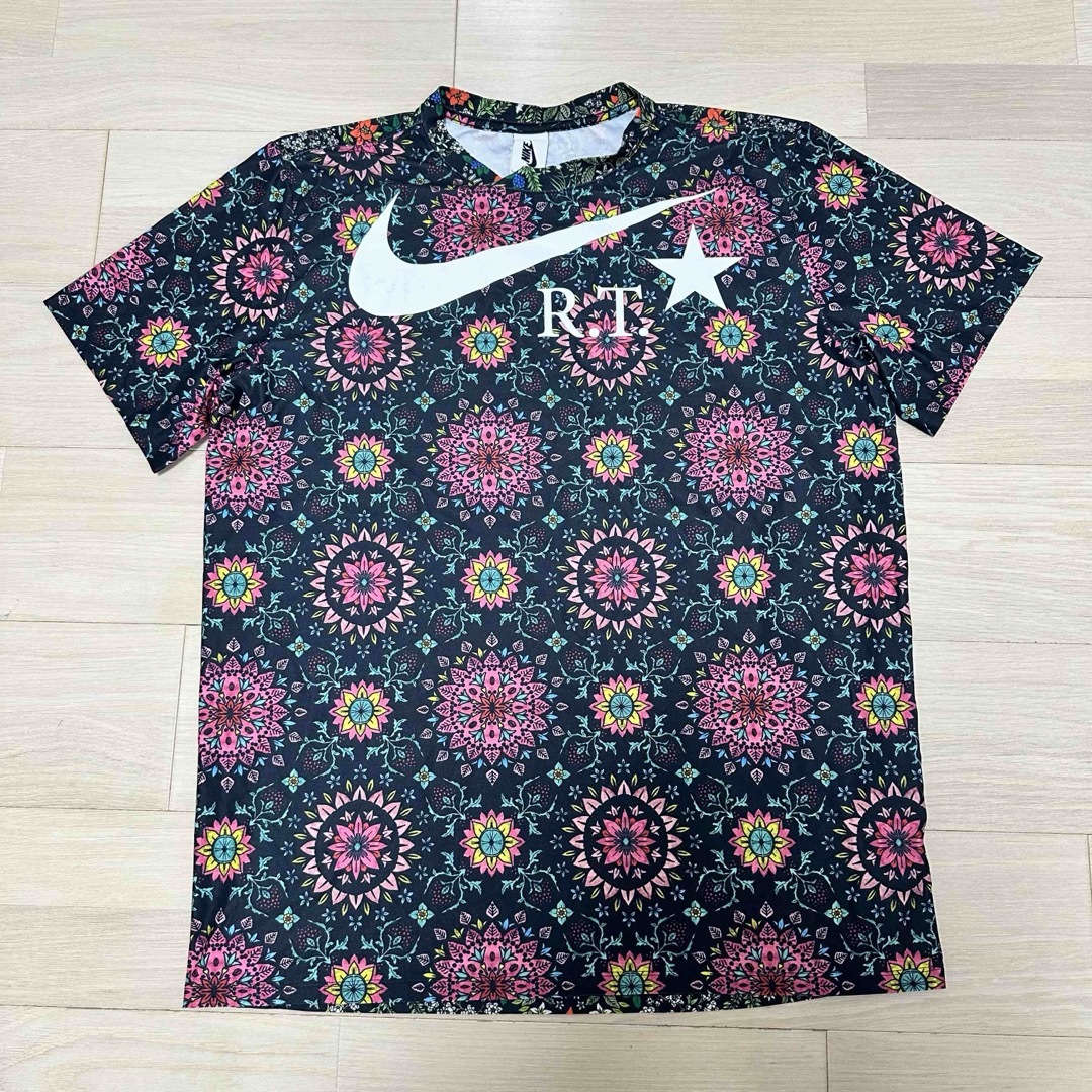 NIKE(ナイキ)の古着 NIKE × RICCARDO TISCI コラボTシャツ メンズのトップス(Tシャツ/カットソー(半袖/袖なし))の商品写真